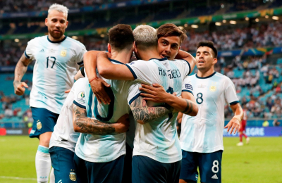 Argentina venció a Qatar 2 a 0 y pasó a Cuartos