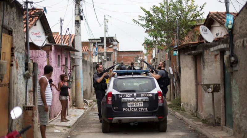 El mal momento de los periodistas argentinos que terminaron en una favela de Río de Janeiro