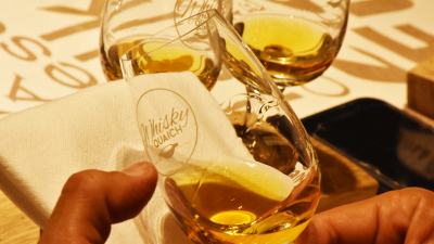 "Vivir una experiencia, no solo tomar whisky"