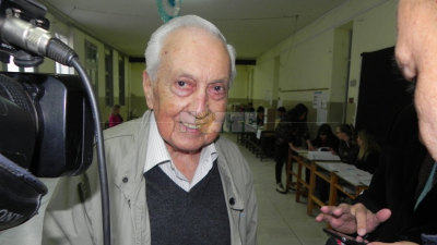 José Dib: "Es un día espléndido para ejercer este beneficio que nos da la democracia"