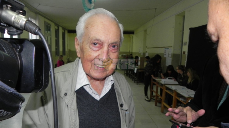 José Dib: "Es un día espléndido para ejercer este beneficio que nos da la democracia"