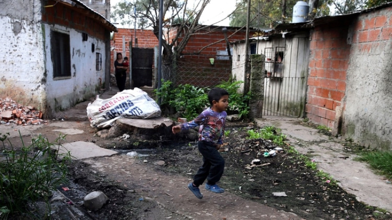 En julio, una familia tipo necesitó ingresos por $31.934,44 para no ser pobre