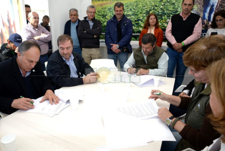 58convenio inta firma.jpg