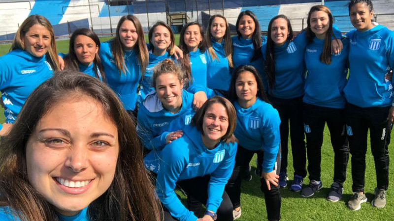 Racing presentó su plantel profesional femenino