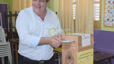 Votó Carim Peche y destacó la posibilidad de cumplir una vez más con un acto democrático