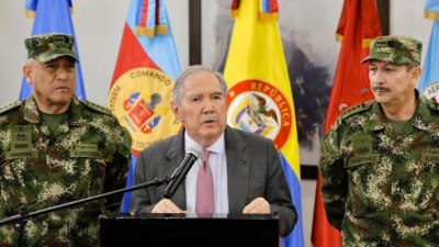 Renuncia el ministro de Defensa de Colombia por no reportar muerte de ocho menores en bombardeo