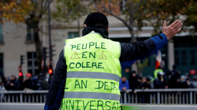 Chalecos amarillos marchan en París a un año de la primera movilización