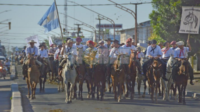 Día de la Tradición: cientos de jinetes recorrieron las avenidas de Resistencia