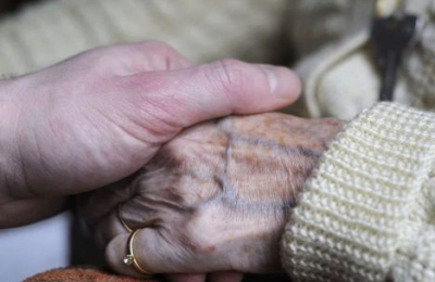 Una abuela tuvo un infarto al enterarse del fallecimiento de su esposo