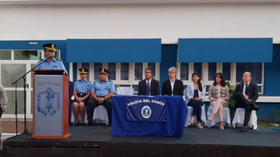 El gobernador puso en funciones a la nueva cúpula policial, que sumó a una mujer