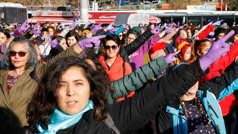 En Turquía protestan entonando tema de “Las Tesis” contra la violación