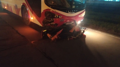Resistencia: un motociclista murió al chocar con un colectivo de pasajeros