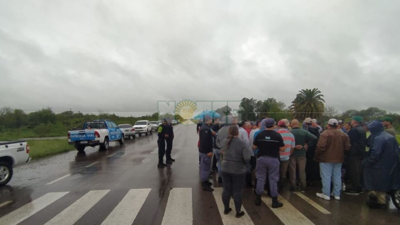 Productores reclaman por sus campos inundados a la vera de la ruta 95