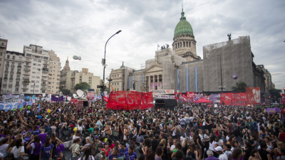 ‘Pañuelazo‘ por el 8M: multitudinaria marcha en el Congreso para reclamar aborto legal