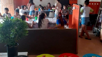 Recolectan útiles escolares para los chicos de la Casita del Árbol Ayala