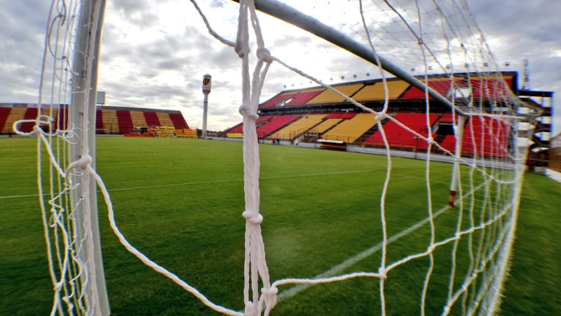 Golpe de timón: el Gobierno suspende todo el fútbol por el coronavirus ?️
