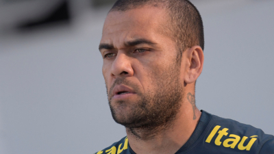 Dani Alves cruzó a Bolsonaro por minimizar la situación del coronavirus