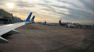 Postergan hasta diciembre el inicio de vuelos internacionales desde Aeroparque