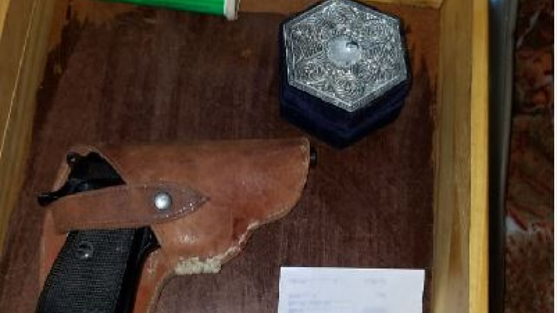 Juguetes sexuales, dinero y un arma hallados en el escondite de Alila