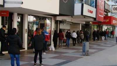 Con “pruebas piloto” reabre gradualmente el comercio