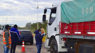 Entró a Misiones escondido en un camión y lo encontraron desvanecido en la ruta