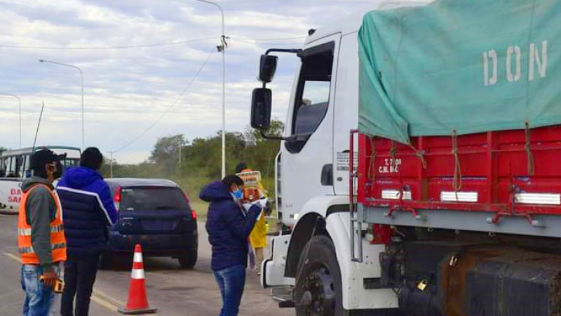 Entró a Misiones escondido en un camión y lo encontraron desvanecido en la ruta
