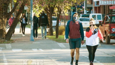 Y un día volvieron los runners y las caminatas a la avenida Sarmiento