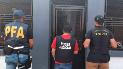 Una mujer detenida, casi 200 dosis de droga y 297 mil pesos