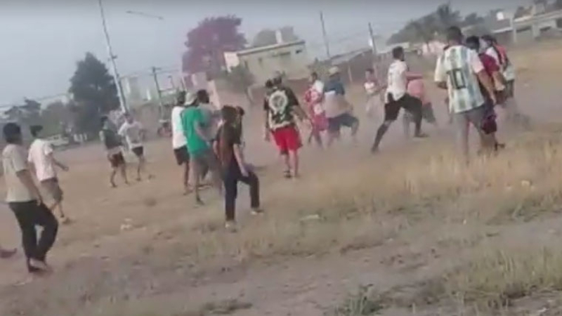 Charata: rompieron la cuarentena para jugar al fútbol y se agarraron a trompadas