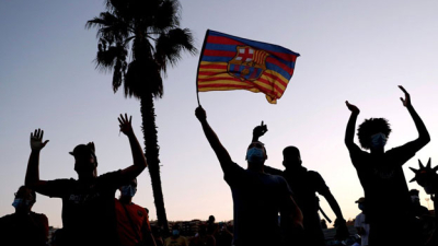 Hinchas del Barcelona irrumpieron en el Camp Nou y piden la dimisión del presidente