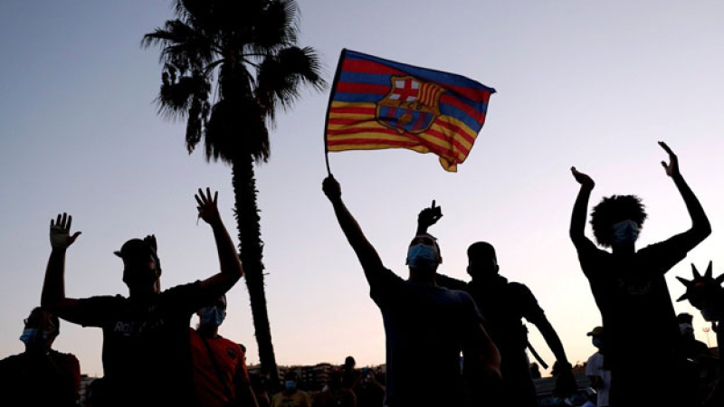 Hinchas del Barcelona irrumpieron en el Camp Nou y piden la dimisión del presidente