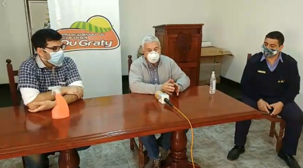 Foto de Archivo- El director del Hospital, Polini y Jefe de Policia integrante comision de emergencia.png