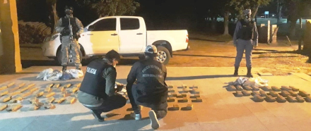 thumbnail_La Policía secuestró 145 panes de marihuana en Villa General Guames con un avalúo de  más de 8 millones de pesos...jpg