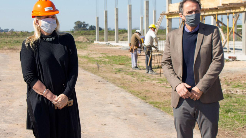 Losardo y Katopodis visitaron la construcción de la cárcel de Mercedes