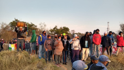 En estos momentos continúan desalojando un predio tomado por 150 familias