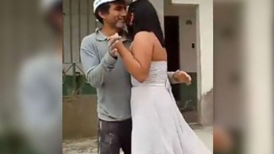 Quinceañera bailó el vals con su padre en medio de ladrillos y cemento