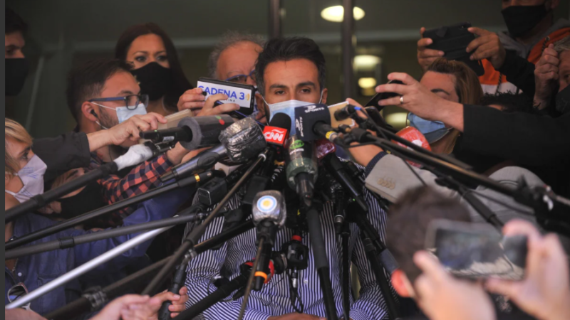 Parte de Maradona: “Está con ganas de irse, pero lo retuvimos”