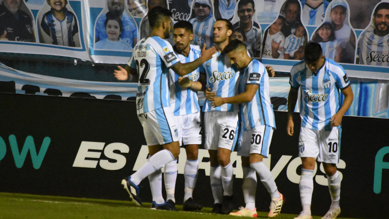 Atlético Tucumán ganó con claridad y agudizó la crisis de Racing