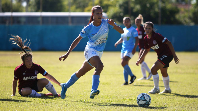 Histórico: Mara Gómez debutó en el torneo femenino de fútbol profesional