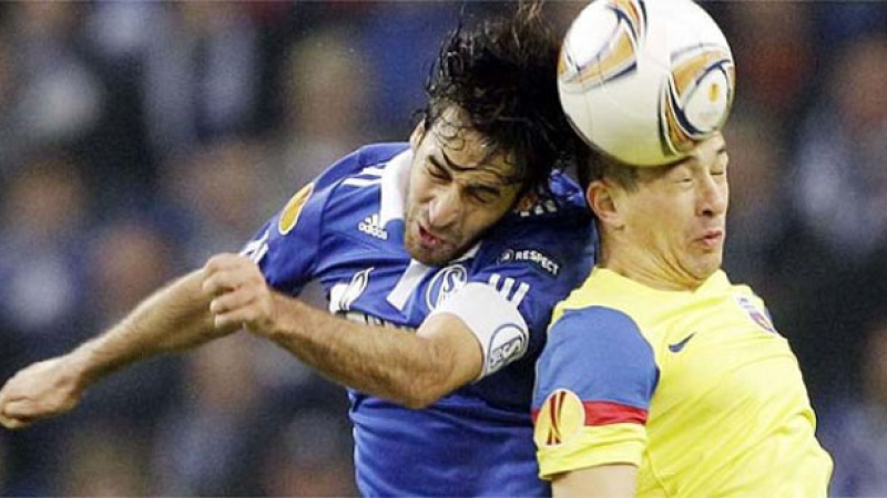 Piden revisión de relación entre demencia y cabecear el balón