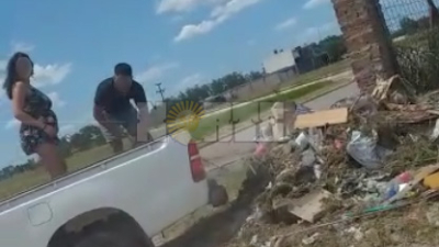 Denuncian a ciudadanos por tirar basura en la colectora
