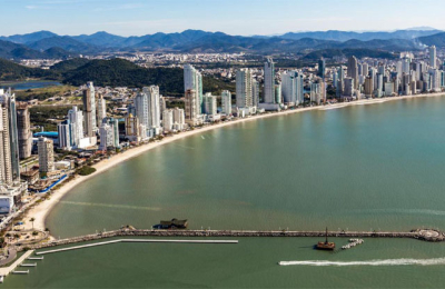 La playa que “perdió” el sol está en carrera por recuperarlo