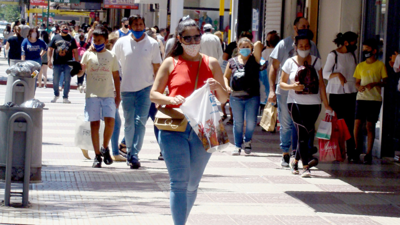 Desde el 8 de febrero habrá multas para quienes no usen barbijo en la vía pública
