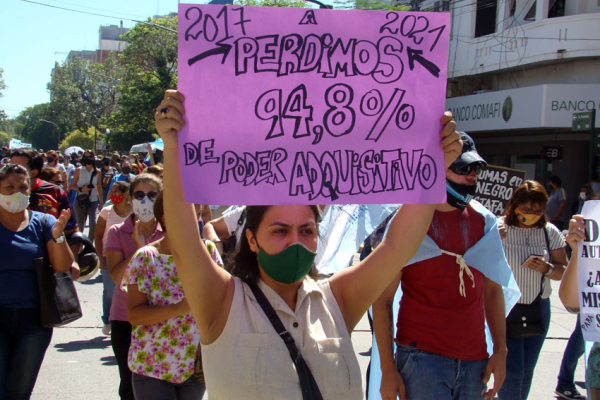 Docentes se movilizaron por mejoras en salarios y condiciones seguras