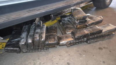 Incautaron 25 kilos de marihuana que estaban envainados en la carrocería de una camioneta