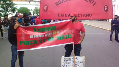 Vendedores de comidas desalojados piden volver a trabajar en la plaza