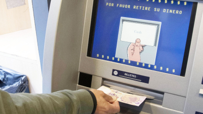 Cajeros automáticos: en qué casos se deberá pagar por el servicio