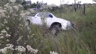 Sustrajeron su camioneta y la abandonaron en un zanjón de un camino rural