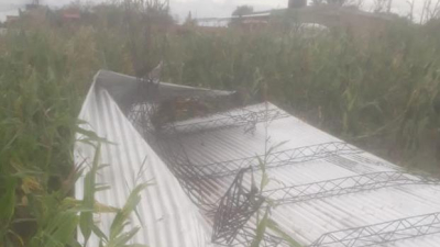 Fuerte tormenta eléctrica y viento sobre la ciudad termal