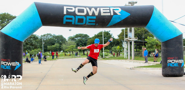 Completar una media maratón bien vale unos pasos de baile.